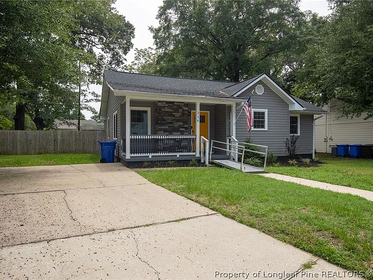 216 Circle Ct — Photo 2