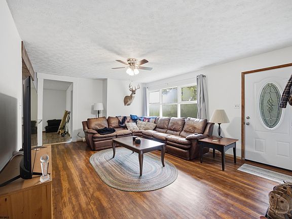 5th image of 635 Boyce Rd