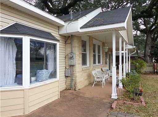 3rd image of 1296 Yorkshire Dr