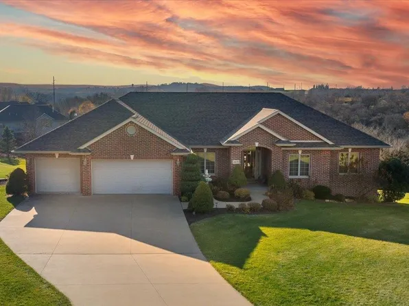 14136 Cypress Point, Dubuque, IA 52002