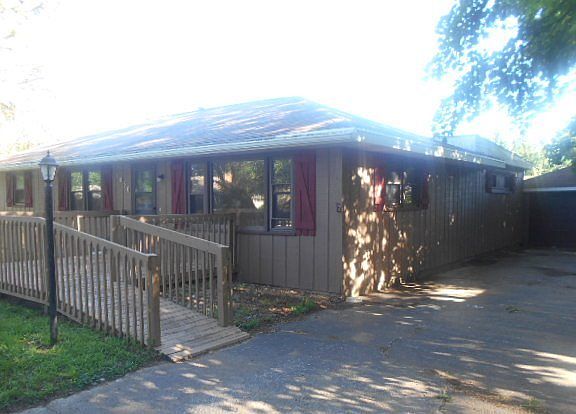 3rd image of 1830 E North St