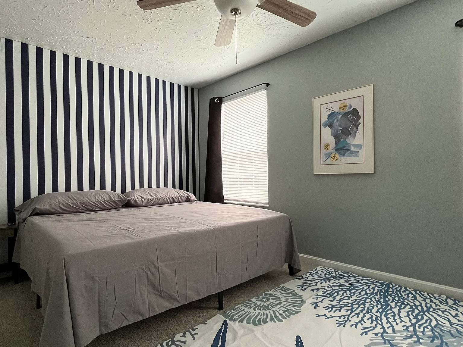 Clean king w/ blackout curtains 1mi to med center — Photo 1