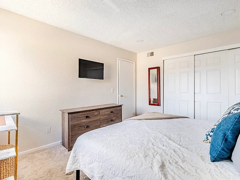 12166 E Kepner Pl — Photo 2