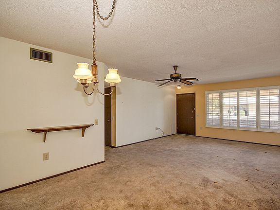 Living Room / Dining Room