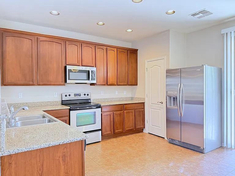 1128 S Olympic Dr — Photo 5
