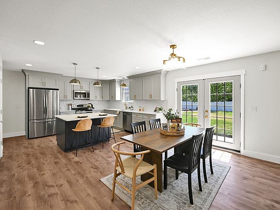 4th image of 1771 Beaumont Dr