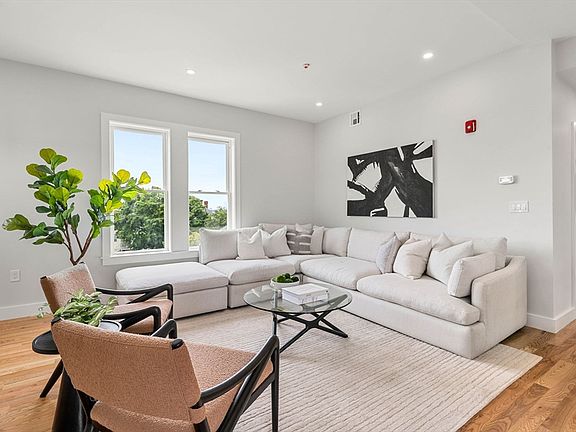 4th image of 1088 Saratoga St #4