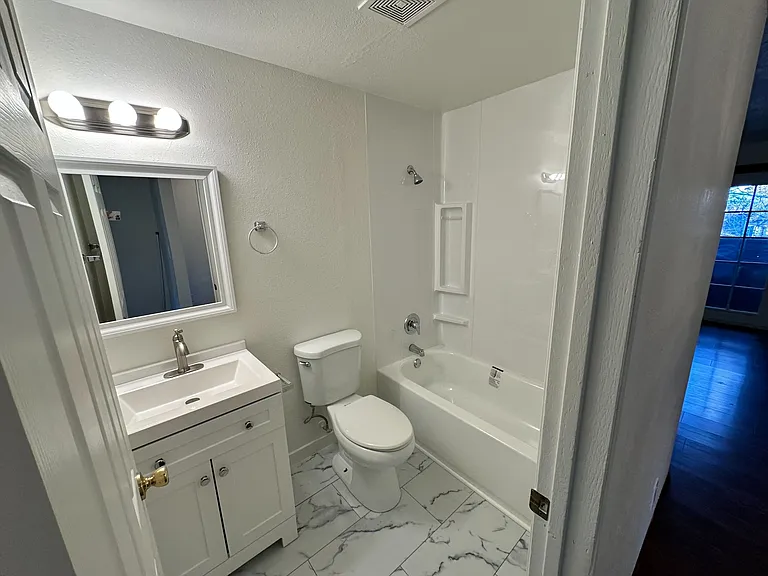 1723 W 8th Ave #4 — Photo 6