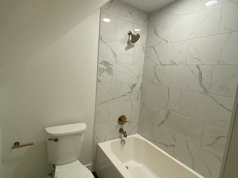 421 S Union St — Photo 11