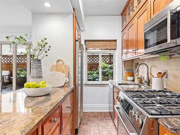 4th image of 20 E 35th St #2LM