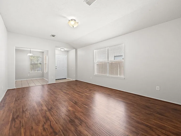 2746 Grahamwood Ln — Photo 5