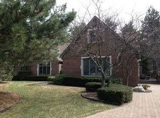 45837 Greenridge Dr, Northville, MI 48167