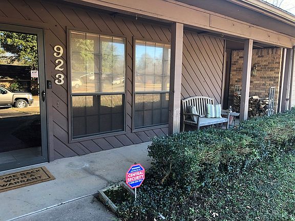 4th image of 923 Texas Oak St