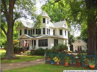 206 N Sycamore St, Como, MS 38619