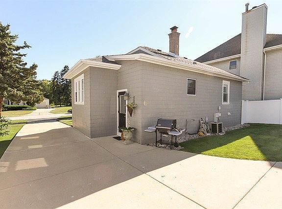 4th image of 48 W Glenlake Ave