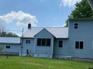 17043 Ferry Rd, Charlevoix, MI 49720