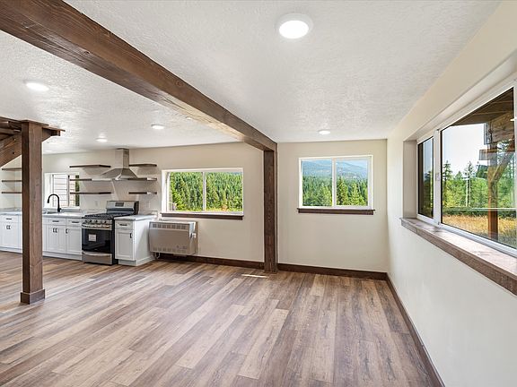 5th image of 439 Dasios Rd