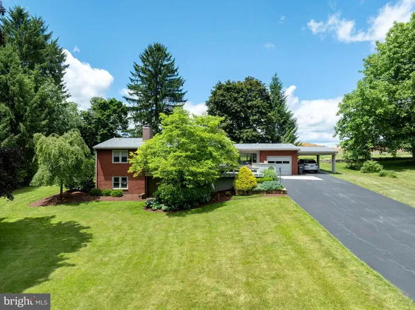 629 Beaumont Dr, State College, PA 16801