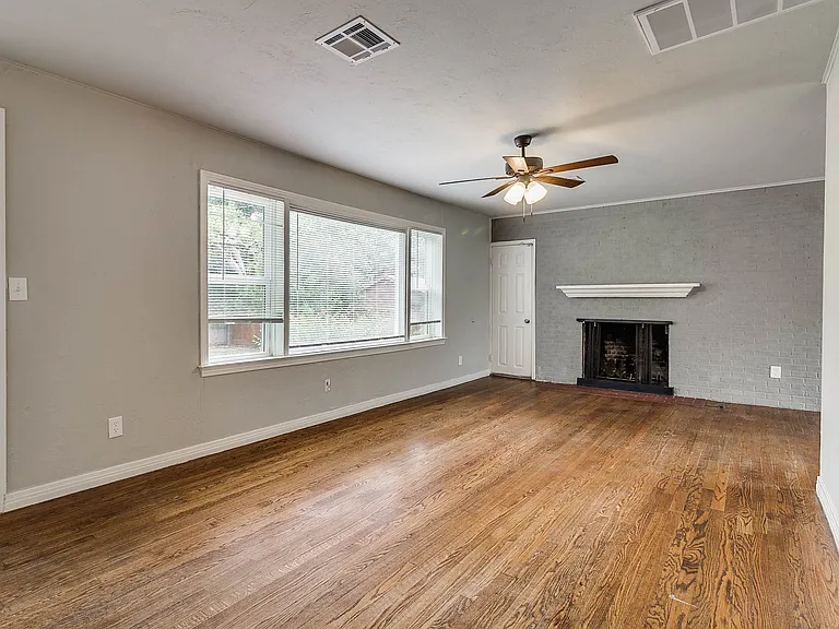 1414 Oxford Way — Photo 6