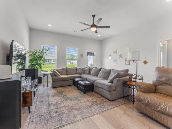 3134 Holly St, Zachary, LA 70791