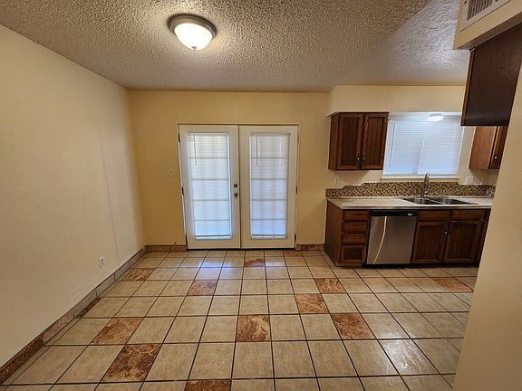 5th image of 1274 N Willow St