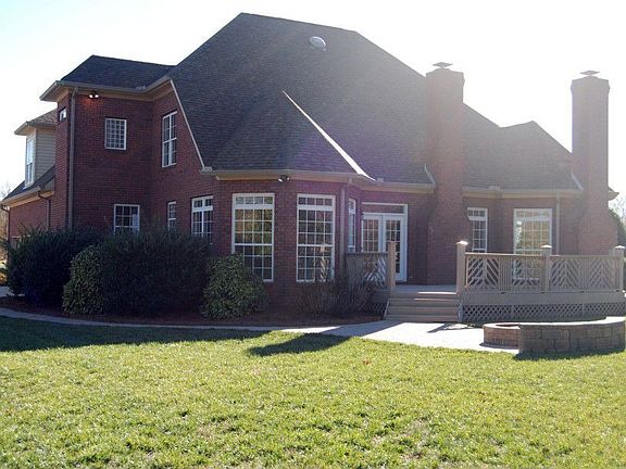 3rd image of 102 Wisteria Ln