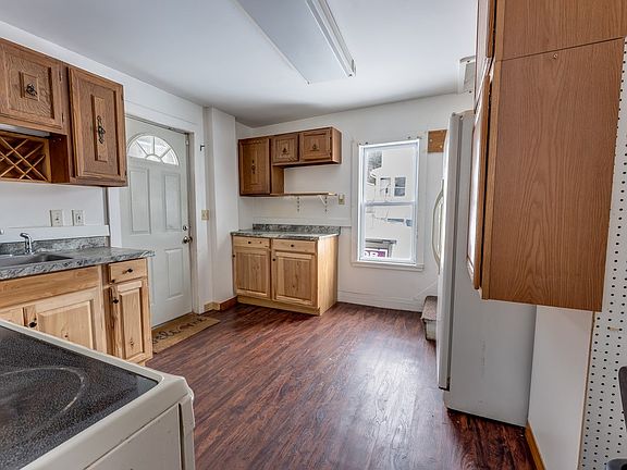 4th image of 47 Burr Ave