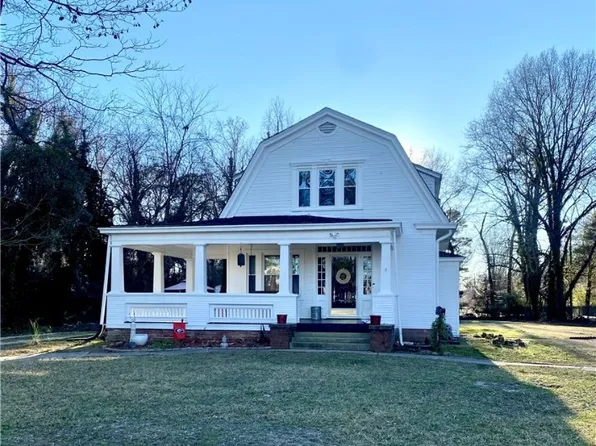 227 Battery Pl, Colonial Heights, VA 23834