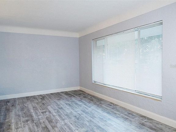 3rd image of 10890 Oakdale Ter
