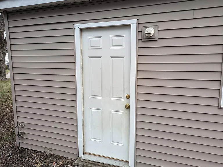 Back door to back yard