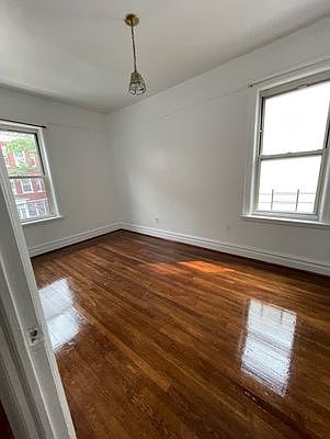 5th image of 2883 Heath Ave Floor 2