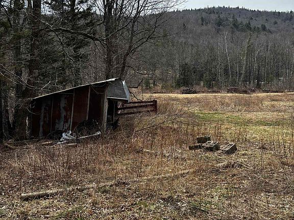 4th image of 251 Fasset Hill