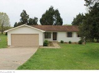 1618 Lake Rd, Thomasville, NC 27360