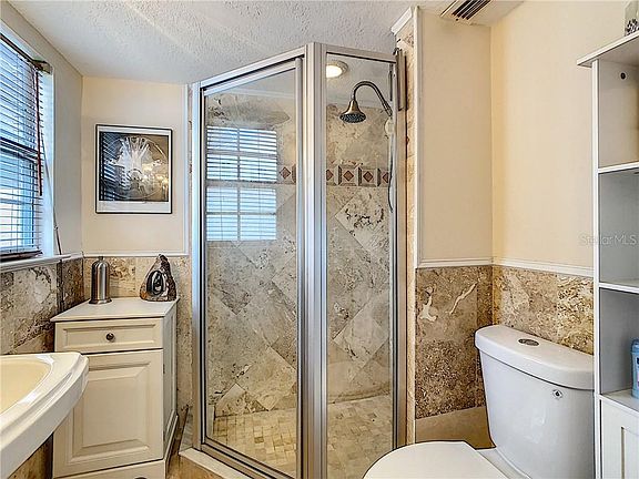 5th image of 6810 Colony Oaks Ln
