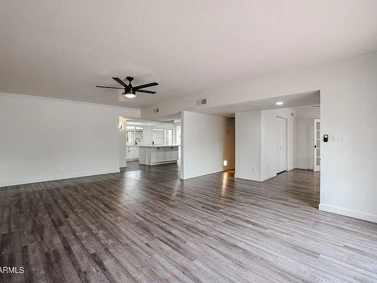 1803 W Maryland Ave — Photo 7