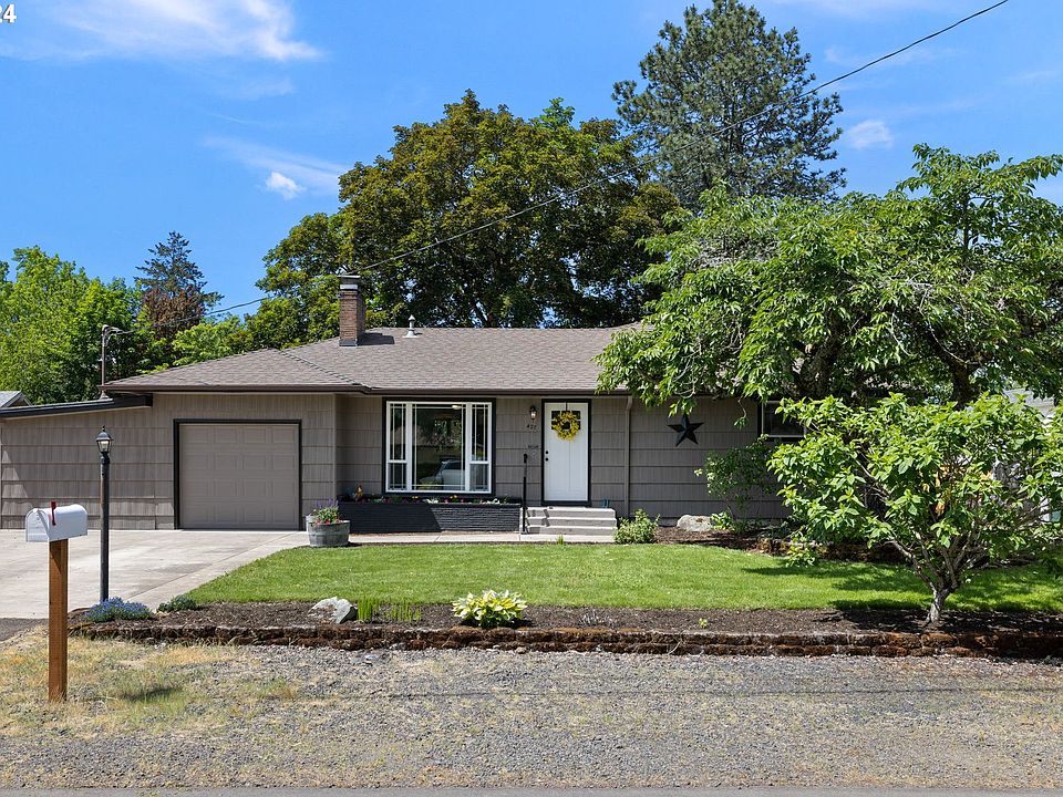 1st image of 427 NE Birchwood Dr