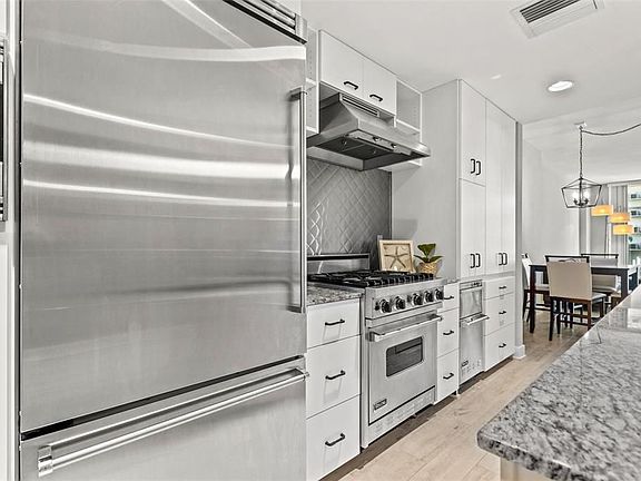 5th image of 1120 E Kennedy Blvd Unit 1026