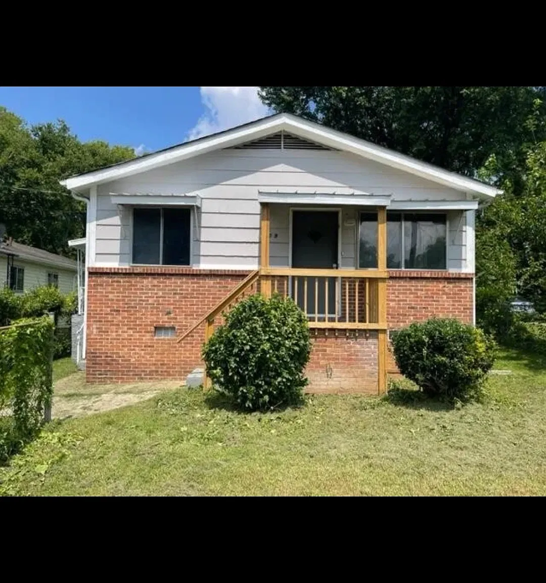 3 bed, 1075 sqft, $1,600 — Photo 1