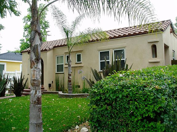 Frontside of property (2 units)