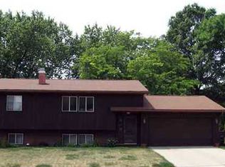 1128 38th St NW, Cedar Rapids, IA 52405