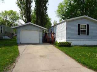 2507 Glenwood Dr, Grand Forks, ND 58201