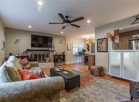 3rd image of 5640 W 55th St