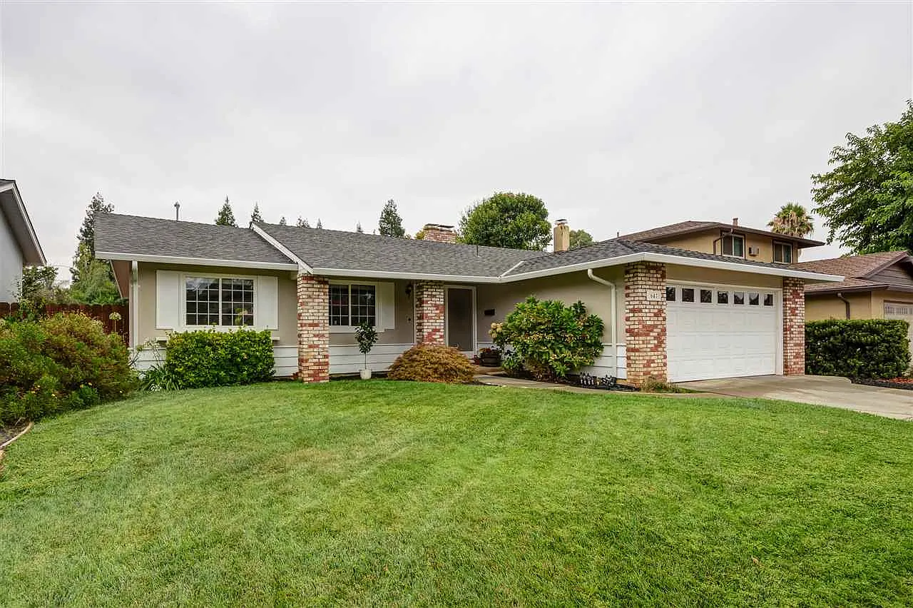 647 Tina Way photo 1