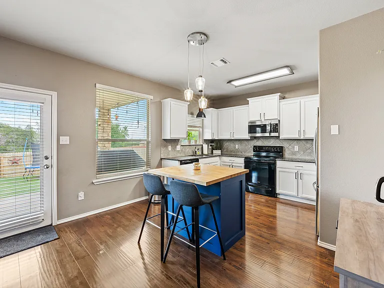 5221 Cicero Dr — Photo 11