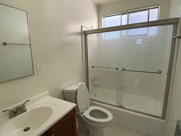 5th image of 11746 Goshen Ave APT 8