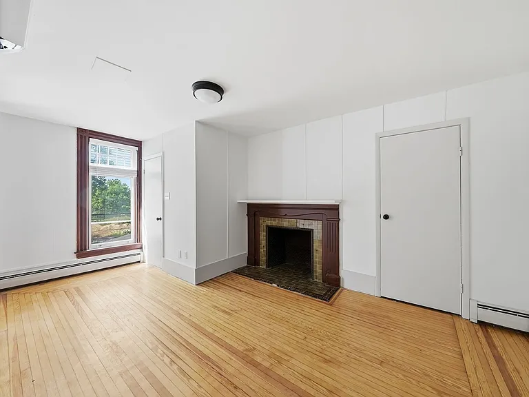 245 Clinton St — Photo 3