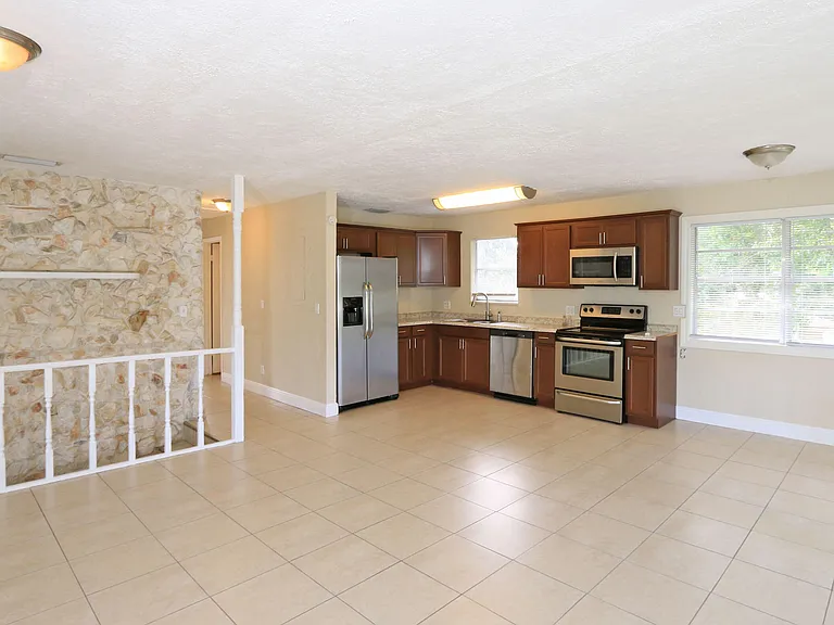 4916 Silver Oak Dr — Photo 4