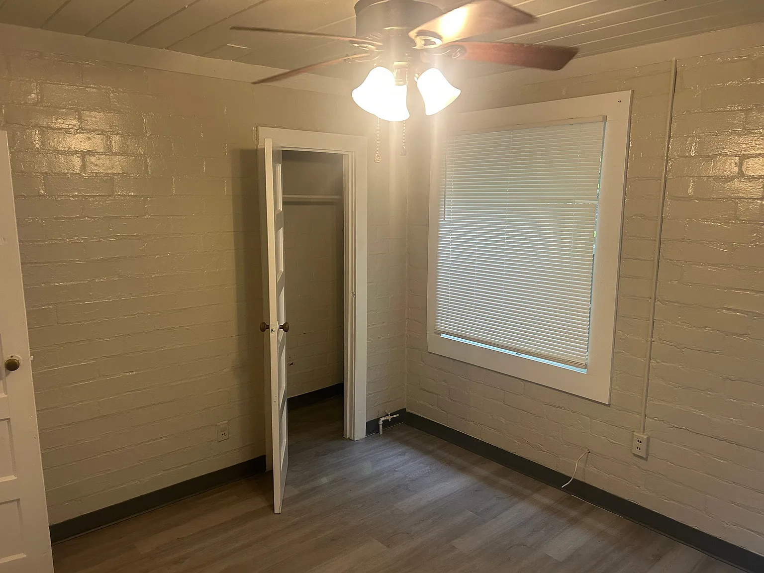 2 bed, 1.0 bath, $950 — Photo 2
