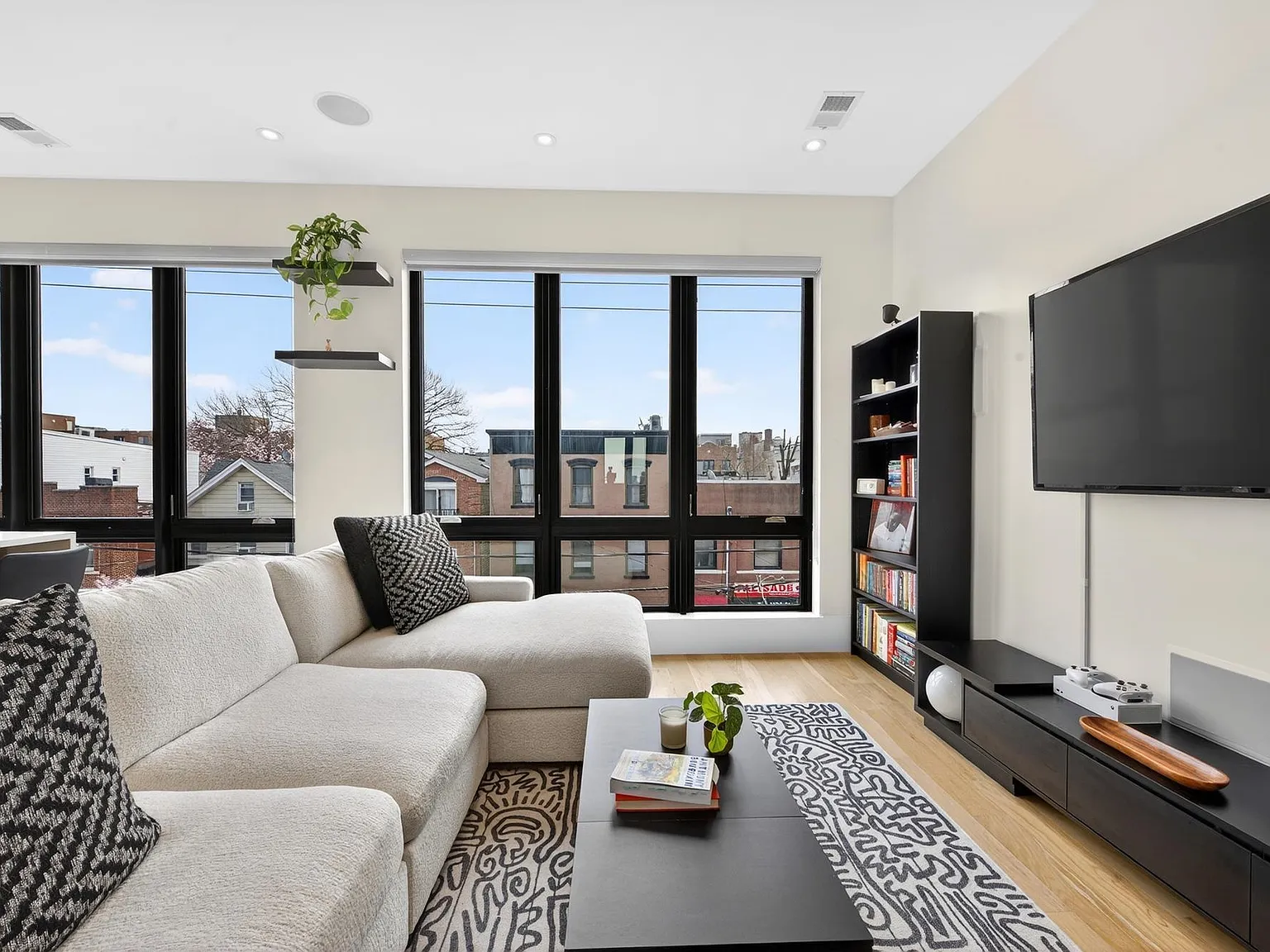 3 bed, 3.0 bath, $4,900 — Photo 4