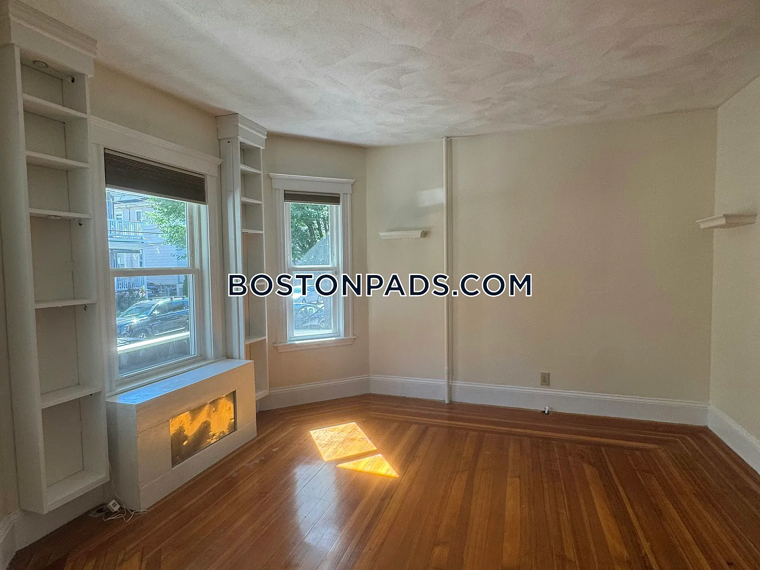 6 bed, 9999 sqft, $8,700 — Photo 4